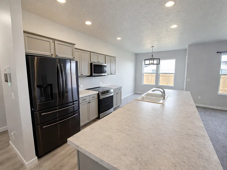 1720 SW Gabar Ct — Photo 3