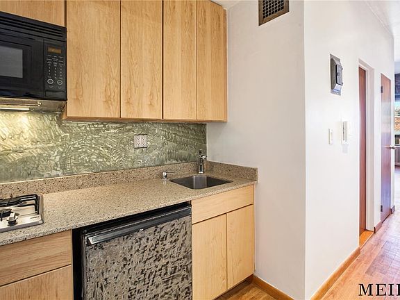3rd image of 547 Avenue Of The Americas #5E