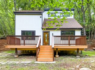 297 Saunders Dr, Bushkill, PA 18324