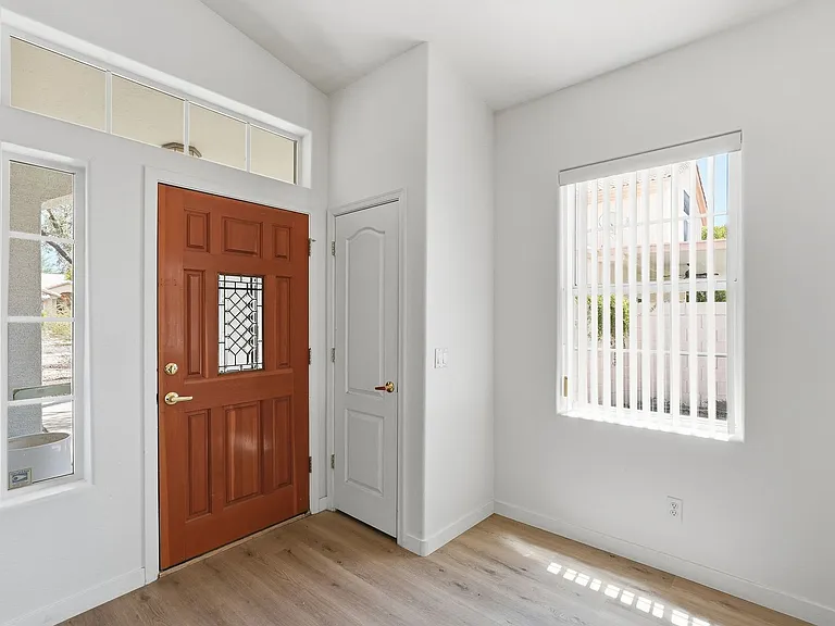10860 N 118th Way — Photo 4