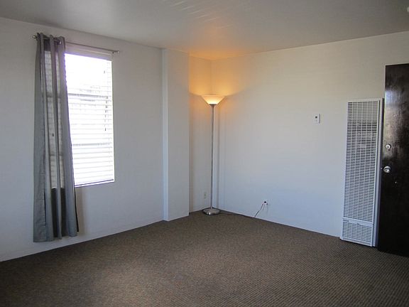 4th image of 3143 Fillmore St APT 301
