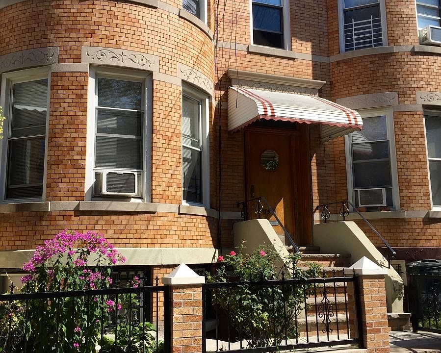 Beautiful brick building 2 blocks from Myrtle Ave & Fresh Po