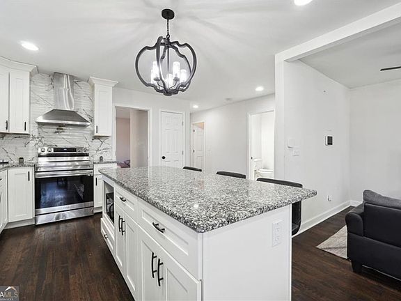 5th image of 912 Ira St SW