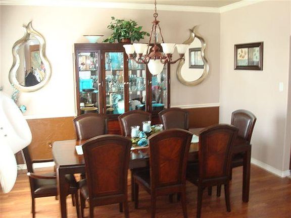 5th image of 3225 Essex Dr