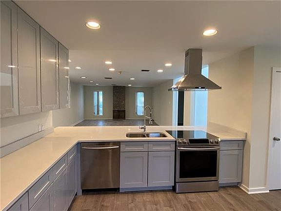 2nd image of 3301 Grandlake Blvd