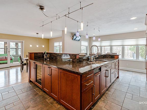 3rd image of 5558 Butternut Dr