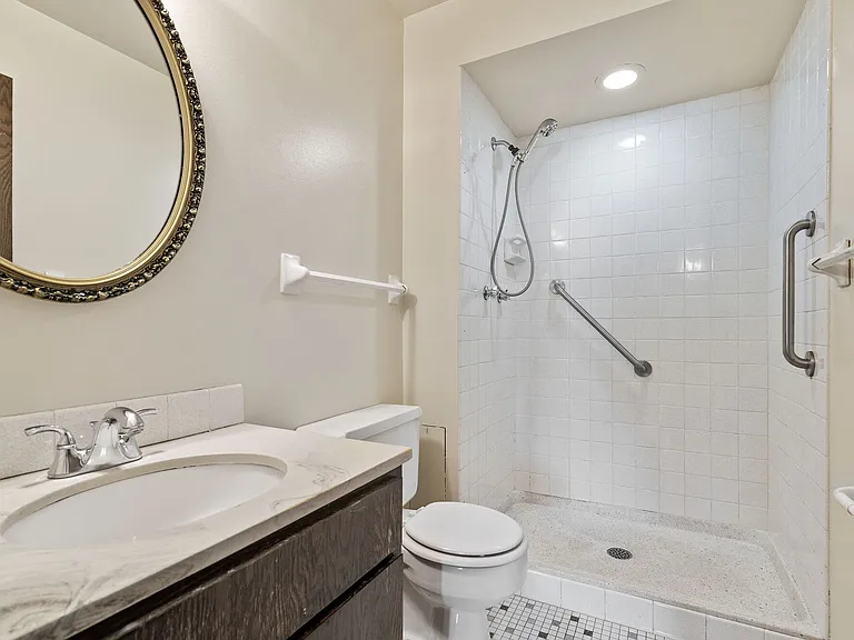 Cedarwood West Apartments — Photo 9