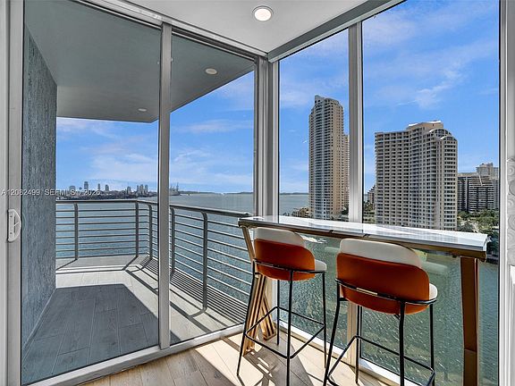 5th image of 325 S Biscayne Blvd #1423