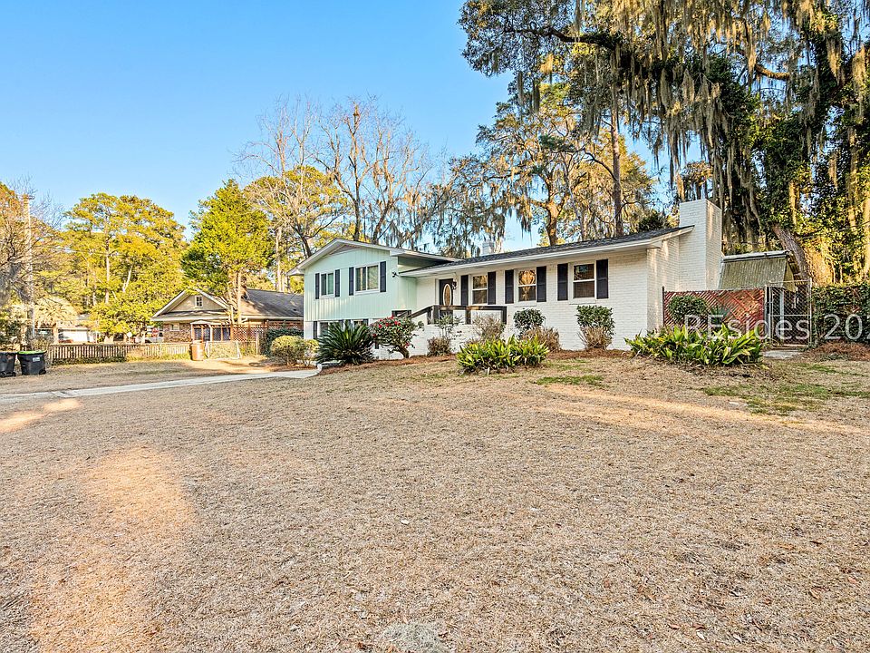 1st image of 505 Center Dr W