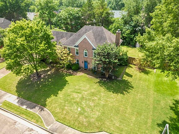 3rd image of 371 Fairwoods Dr