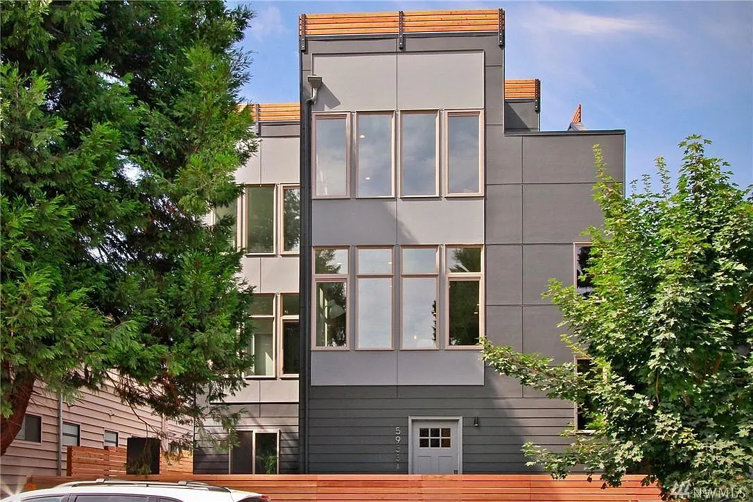 Building Photo - Fauntleroy Way SW