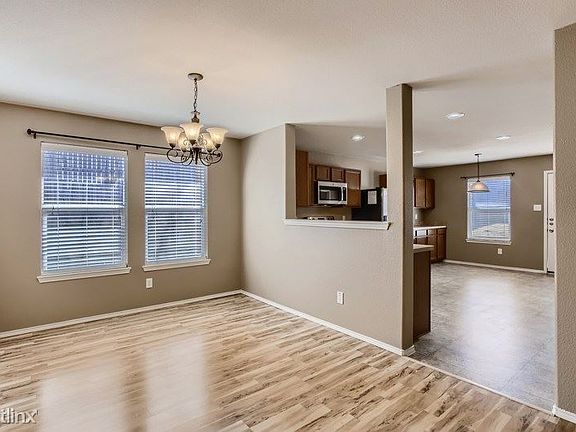 5th image of 401 Blue Sage Dr