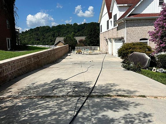 2nd image of 1610 Spear Point Ln