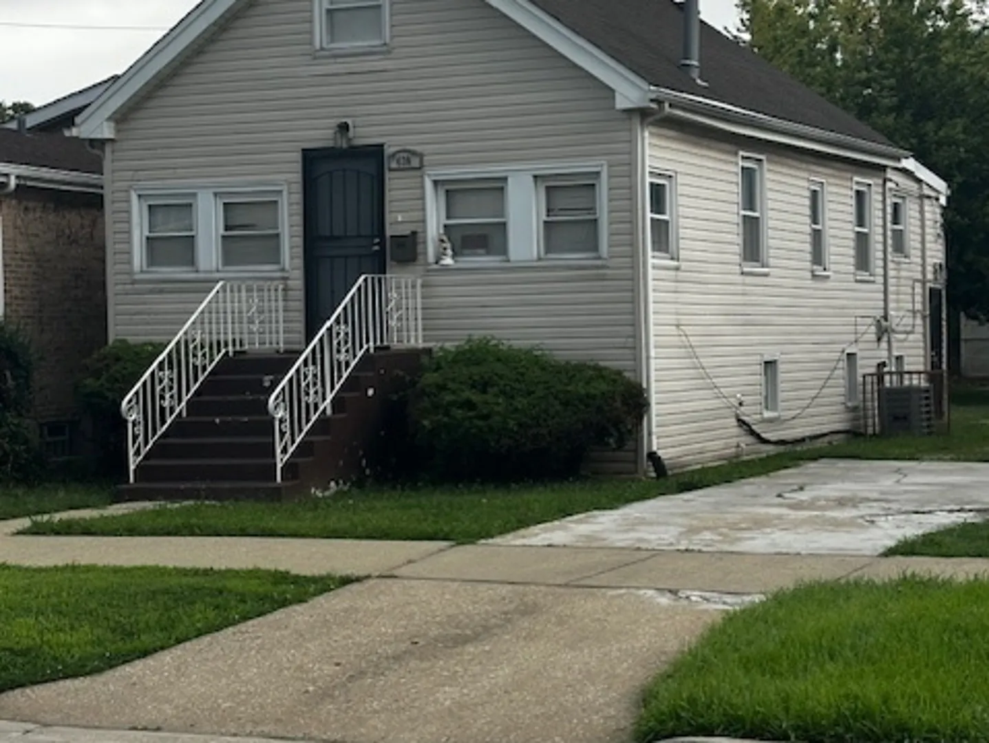 430 E 88th Pl photo 1
