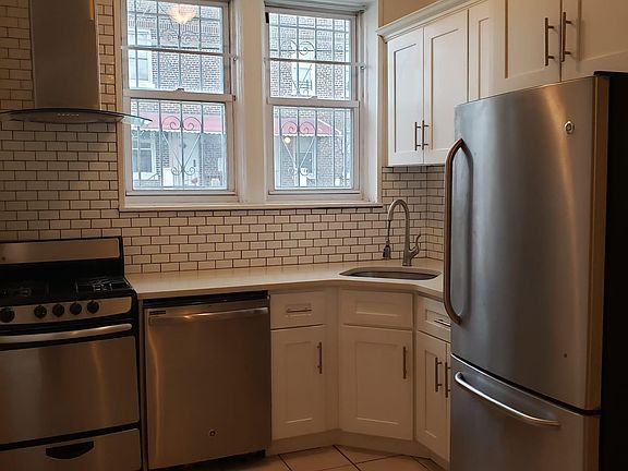 2nd image of 828 Havemeyer Ave Floor 1