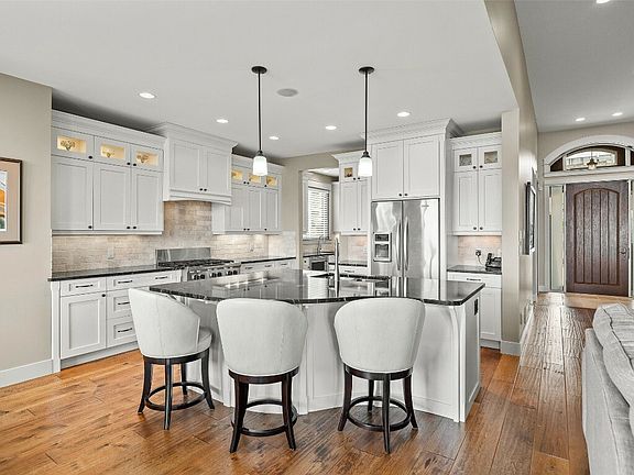 4th image of 900 Lamont Ln