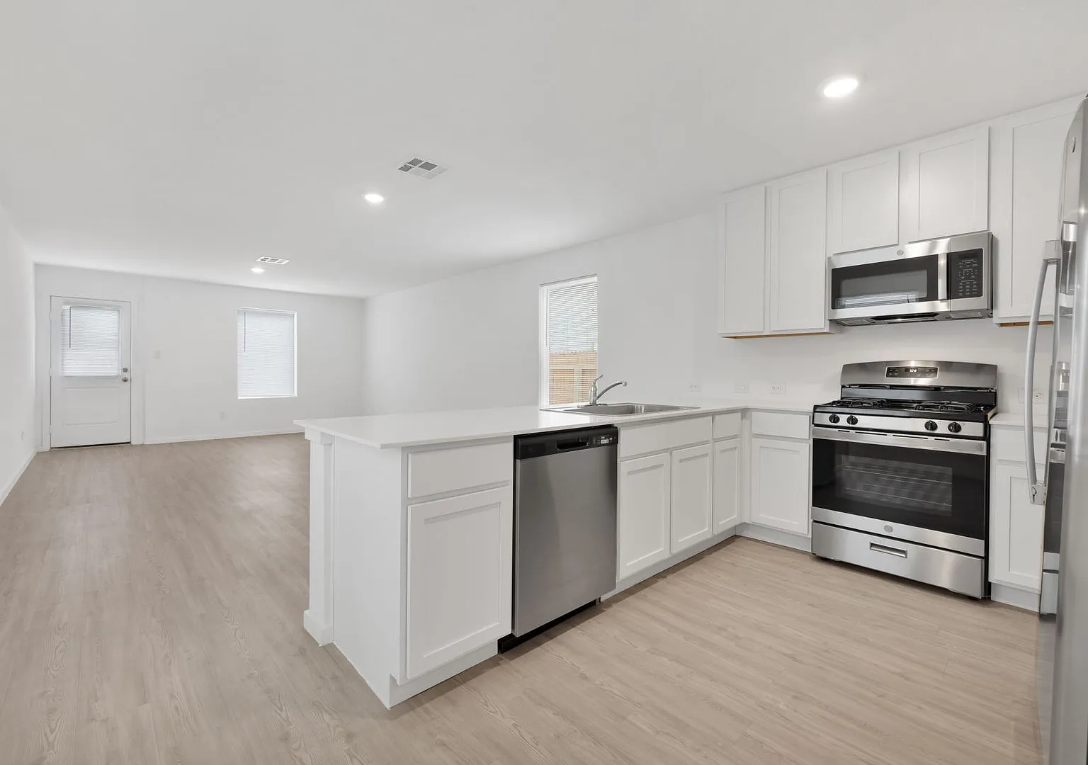 Perfect rental in Converse 5014 Botanic Trails, Converse, TX 78109 — Photo 1