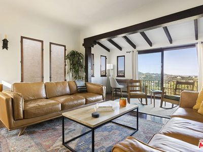 3016 Vista Crest Dr, Los Angeles, CA, 90068