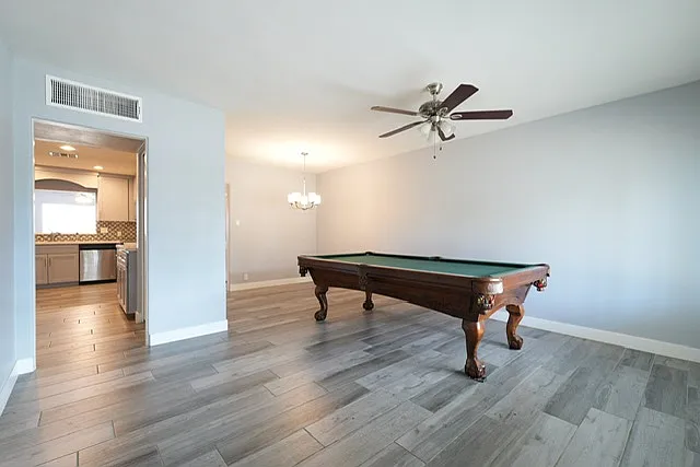6 bed, 2500 sqft, $3,000 — Photo 2