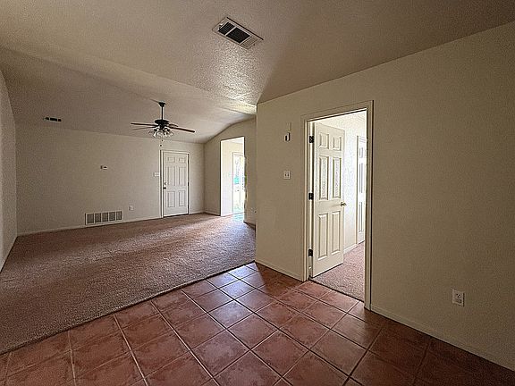 4th image of 1002 W Avenue B APT 2