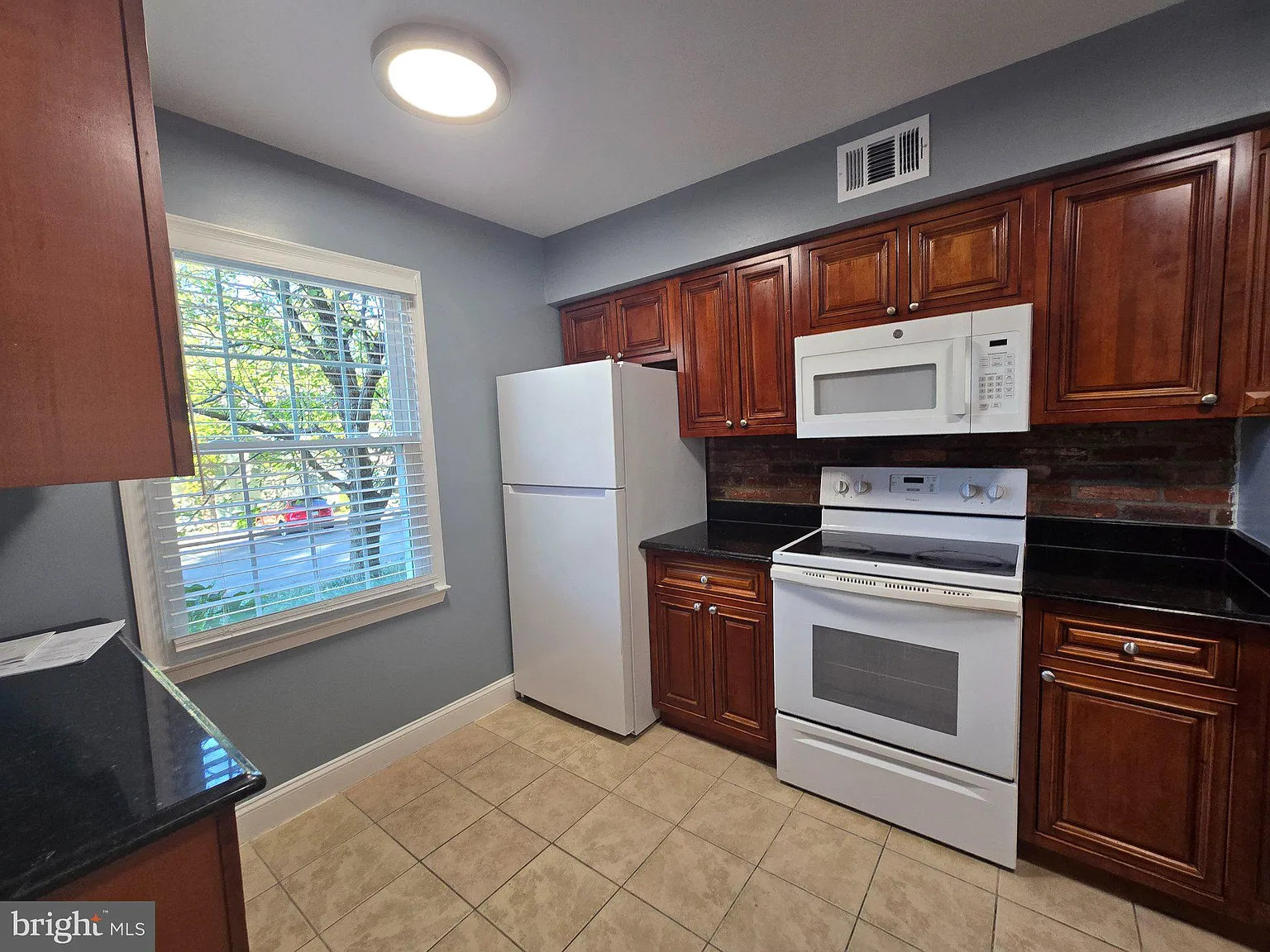 Cardinal Forest Condo — Photo 3