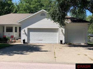 1708 Riggs Rd, Saint Peter, MN 56082