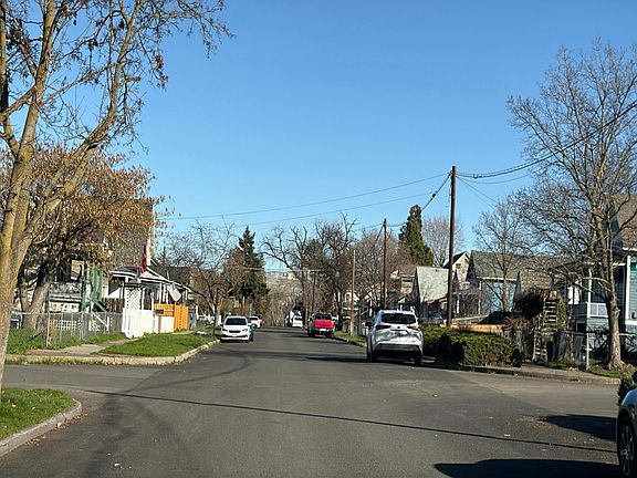 4th image of 1017 E 8th St