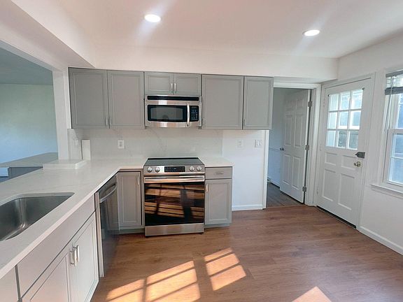 5th image of 1636 Great Falls St
