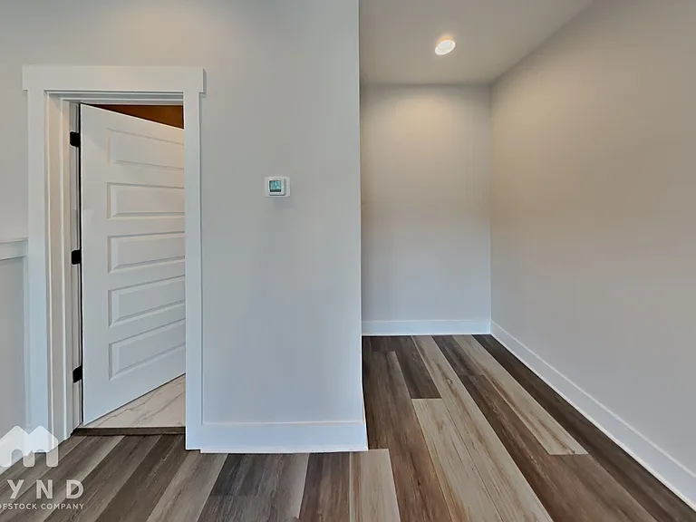 586 W End Dr — Photo 9