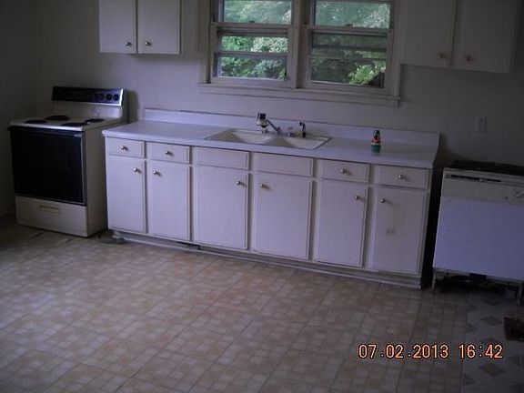 3rd image of 191 Boundary Dr