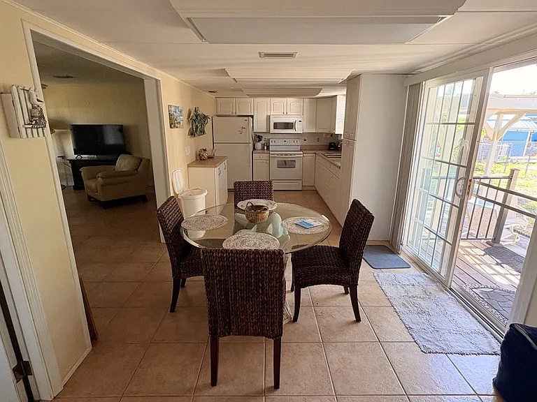 12061 Palm Dr — Photo 7