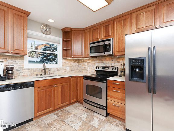 5th image of 381 Fern Ln
