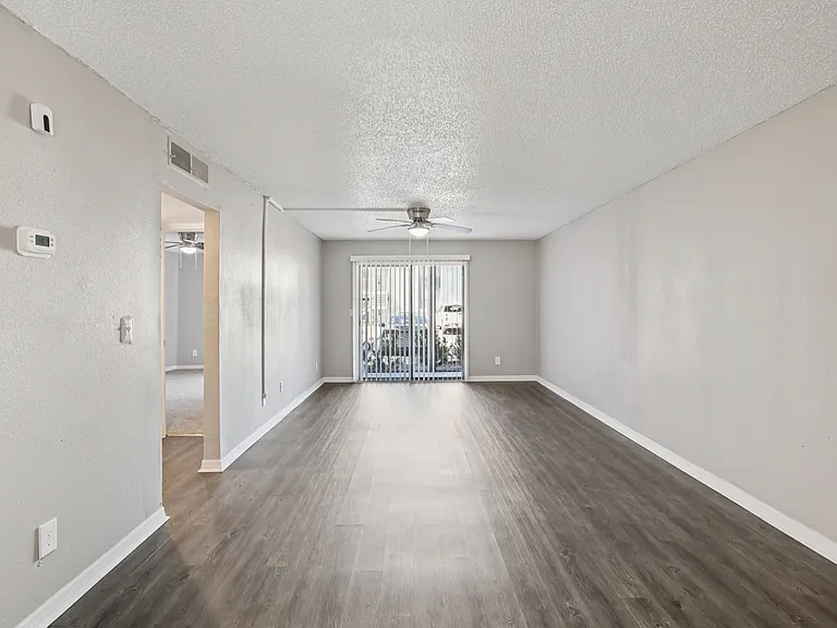 Meridian Luxury Condominiums — Photo 33