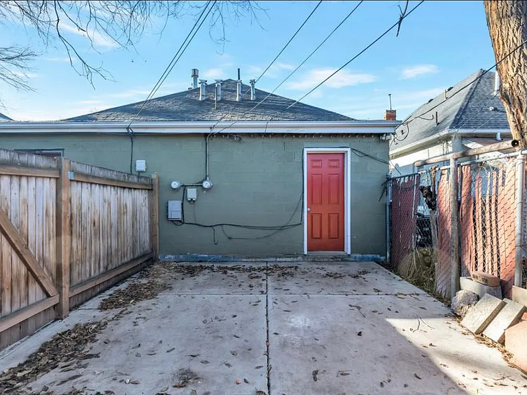 661 S Park St — Photo 11