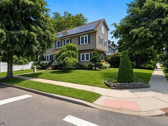 5th image of 821 Wyoming Ave