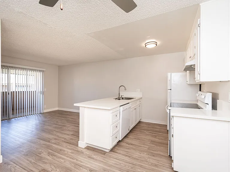 The Elms Apartments at 28th St — Photo 30