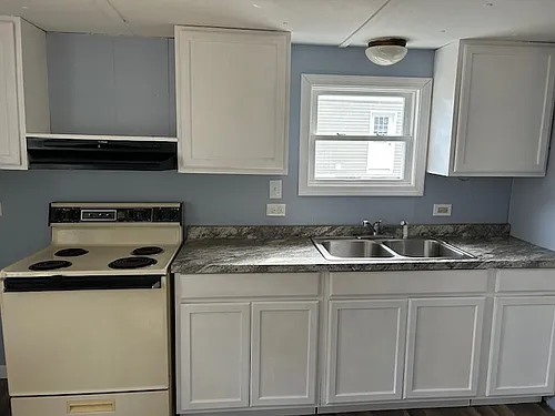 16 Austin Dr Photo 1