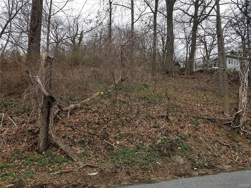 2nd image of 9 Middlesex Ln
