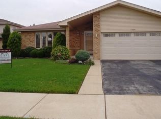 7248 Heather Trl, Justice, IL 60458