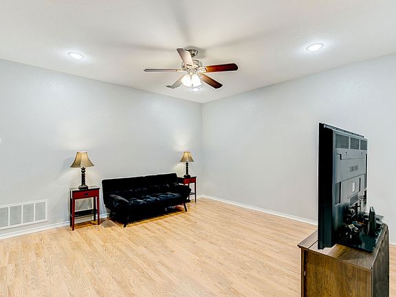 4_02_400_South_Gaither_St_Reshoot2_mls.jpg