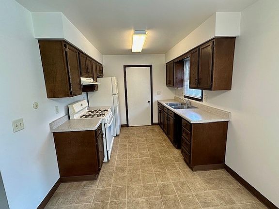 4th image of 430 Peachtree Cir