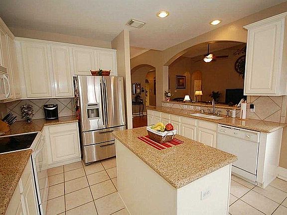 4th image of 402 Colebrook Ln