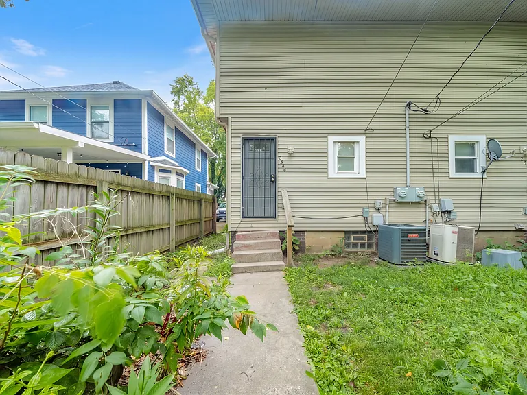2344 N Capitol Ave — Photo 19