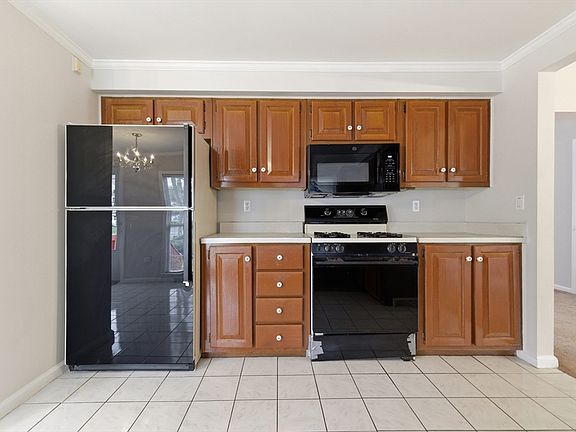 4th image of 50 Highland St #30