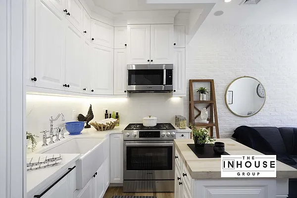 Sold by The InHouse Group | media 18