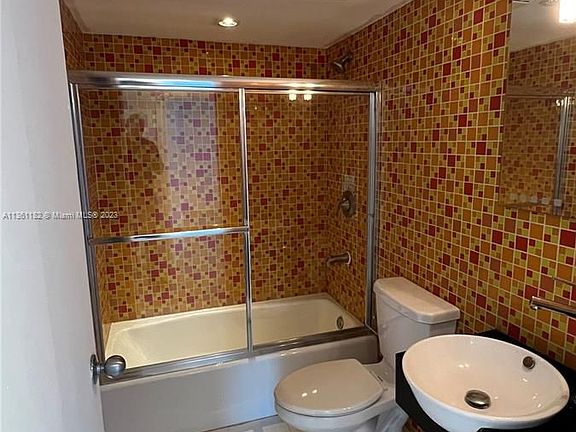 5th image of 1035 West Ave APT 603