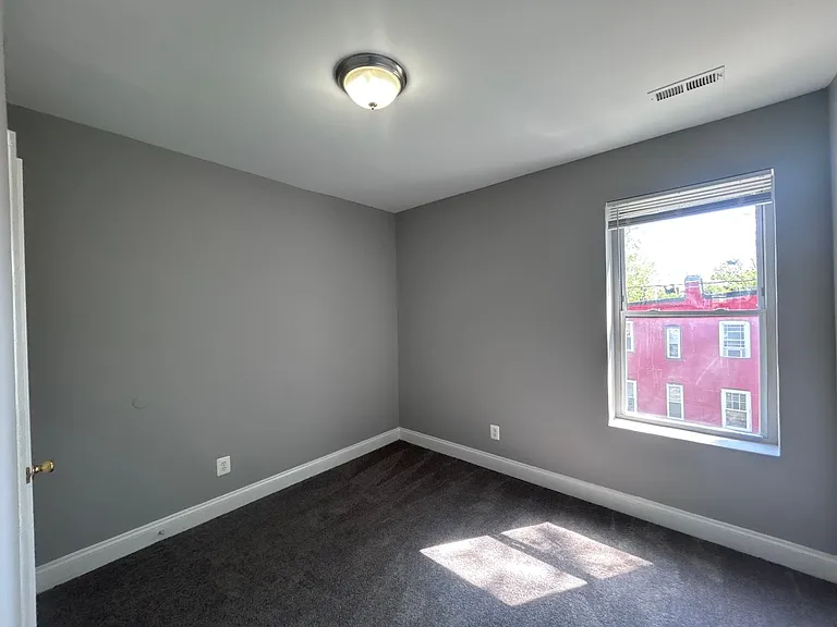 305 N Calhoun St — Photo 8