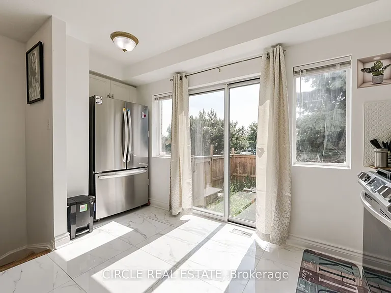 20 Spadina Rd #20 — Photo 17