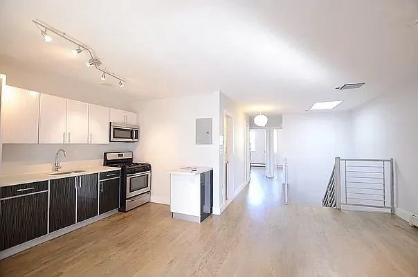 Rented by Sunshine Management Group, LLC | media 4