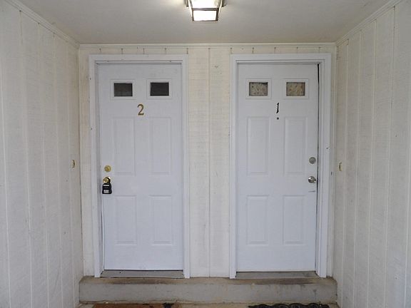2nd image of 75 Ashwood Ct #2